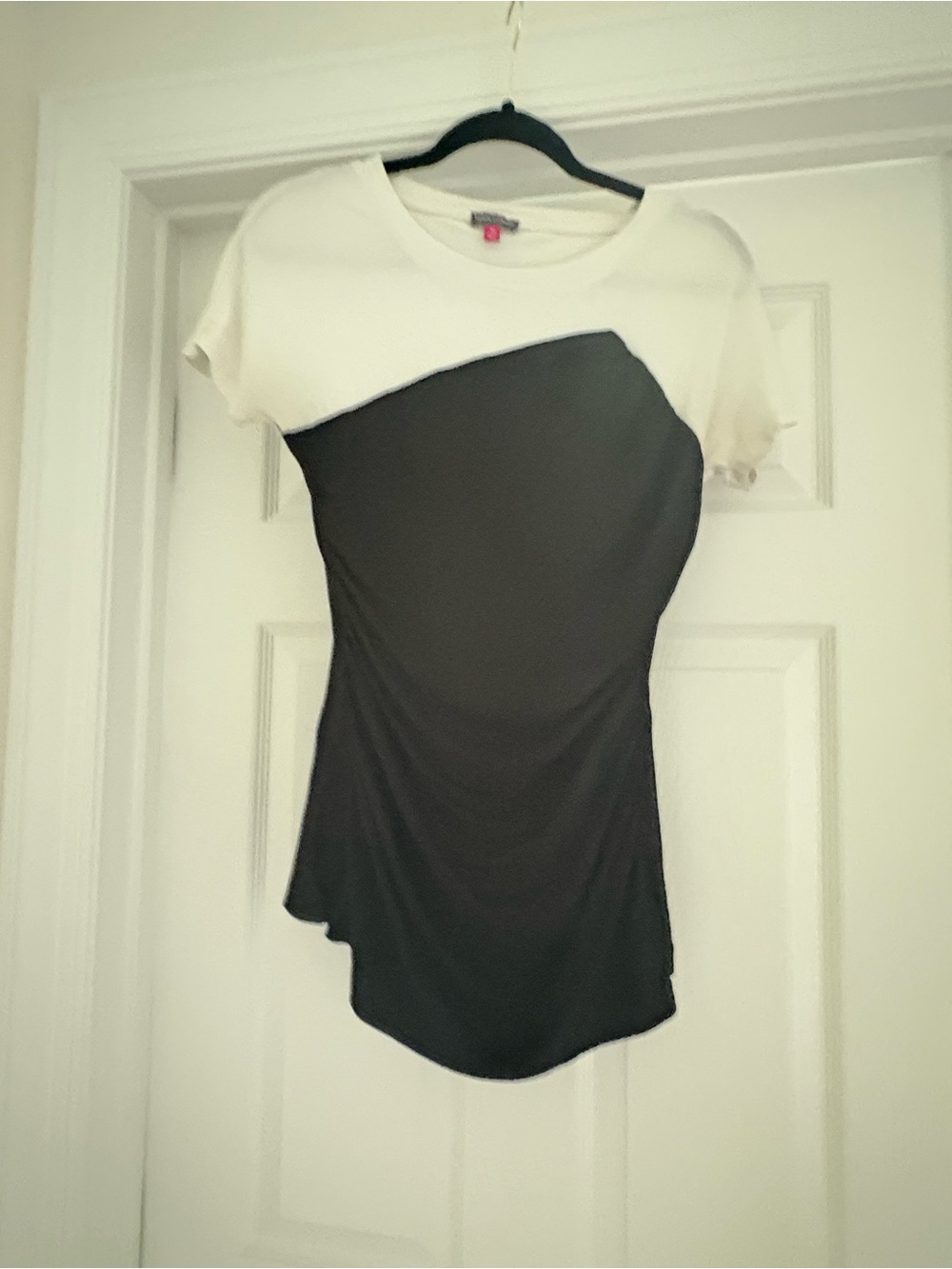 Vince Camuto  Two-Tone Black and White Ruched Short Sleeve Women's Top